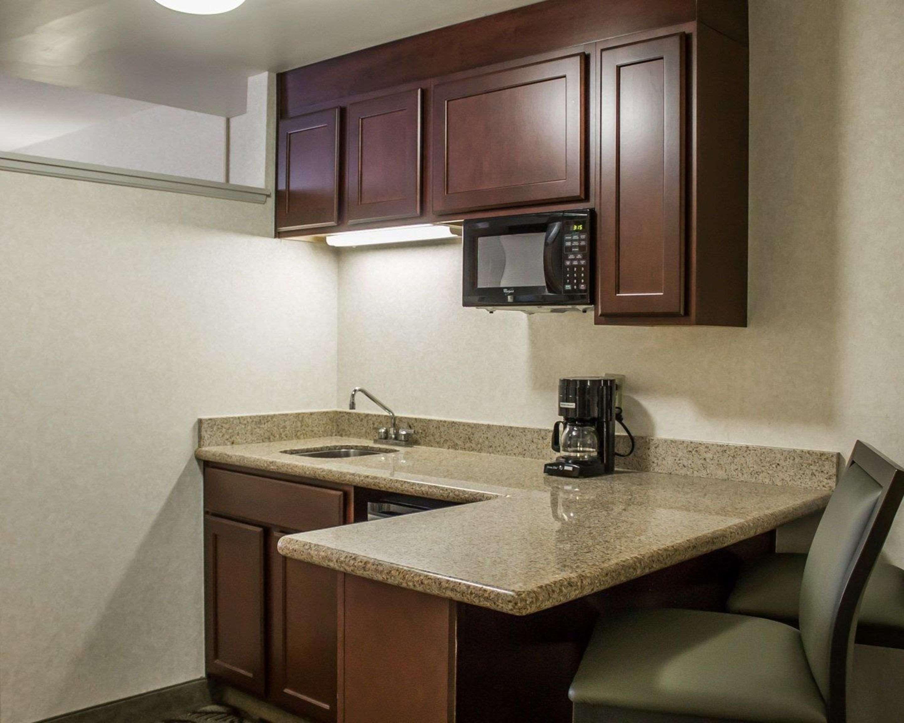 Quality Inn & Suites Мэнсфилд Экстерьер фото